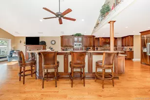 43 Duck Ln, West Islip, NY 11795 - Photo 11