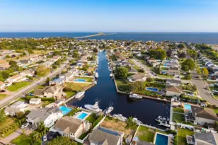 43 Duck Ln, West Islip, NY 11795 - Photo 45