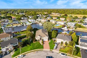 43 Duck Ln, West Islip, NY 11795 - Photo 43