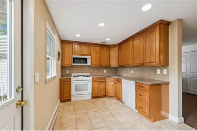 18 Shirley Street, Center Moriches, NY 11934 - Photo 9