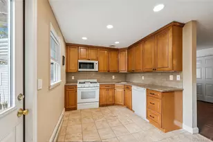 18 Shirley St, Center Moriches, NY 11934 - Photo 9