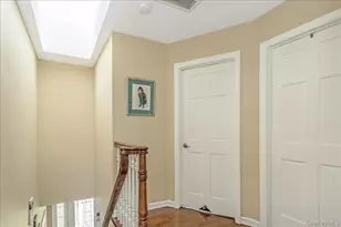 922 N 1st St, New Hyde Park, NY 11040 - Photo 15