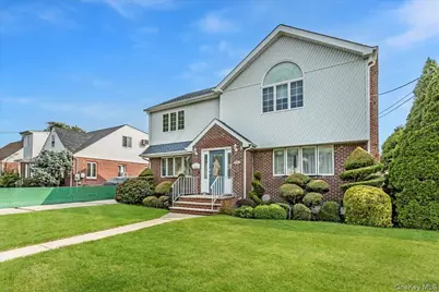 922 N 1st Street, New Hyde Park, NY 11040 - Photo 3