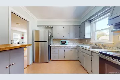 40 Wagner Avenue, Roosevelt, NY 11575 - Photo 11