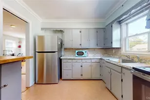 40 Wagner Ave, Roosevelt, NY 11575 - Photo 11