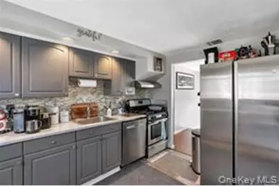 21 Deville Drive, Selden, NY 11784 - Photo 5