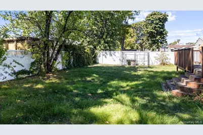 1706 Manatuck Boulevard, Bay Shore, NY 11706 - Photo 21