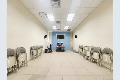 61-12 220 Street #2+3 Fl, Bayside, NY 11364 - Photo 15