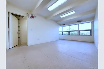 61-12 220 Street #2+3 Fl, Bayside, NY 11364 - Photo 11