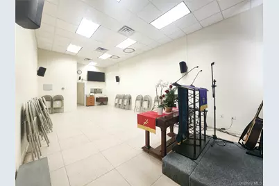 61-12 220 Street #2+3 Fl, Bayside, NY 11364 - Photo 17