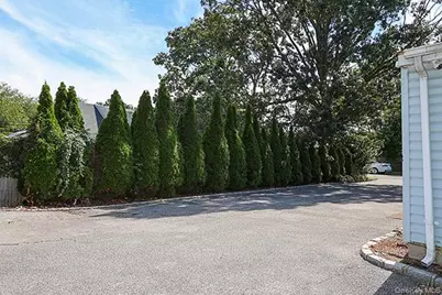 39 Inchcape Road, Bay Shore, NY 11706 - Photo 19