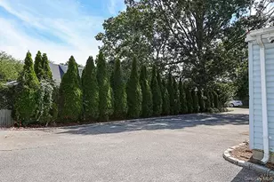 39 Inchcape Rd, Bay Shore, NY 11706 - Photo 19