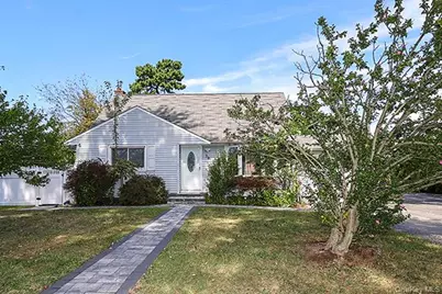 39 Inchcape Road, Bay Shore, NY 11706 - Photo 1