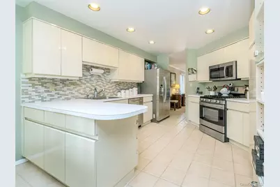 100 The Glen #100, Glen Head, NY 11545 - Photo 9