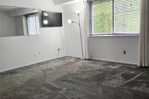 199 Pointe Cir N, Coram, NY 11727 - Photo 15