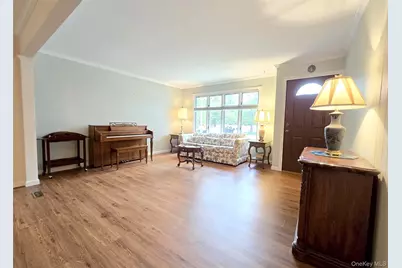 3 Candlestick Court, Dix Hills, NY 11746 - Photo 11