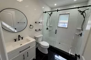 16 Garfield Pl, Hempstead, NY 11550 - Photo 9