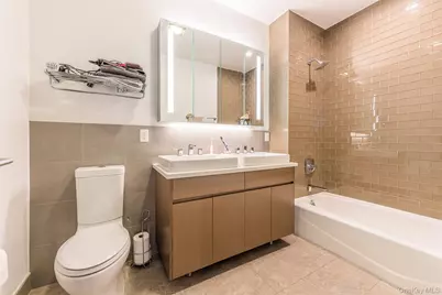 2717 42nd Road #7E, Long Island City, NY 11101 - Photo 17