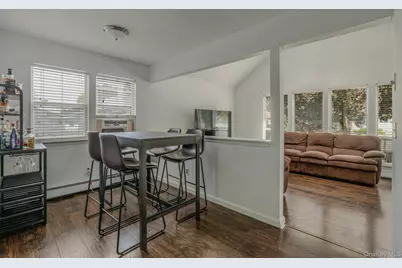 8 Holbrook Street, Bay Shore, NY 11706 - Photo 5