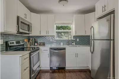 8 Holbrook Street, Bay Shore, NY 11706 - Photo 7