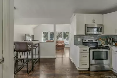 8 Holbrook Street, Bay Shore, NY 11706 - Photo 9