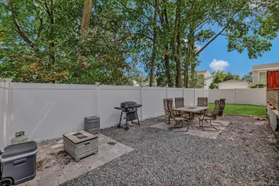 8 Holbrook Street, Bay Shore, NY 11706 - Photo 13