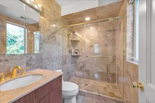 90 Greenleaf Hill, Great Neck, NY 11023 - Photo 19