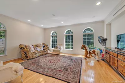 90 Green Leaf Hill, Great Neck, NY 11023 - Photo 13