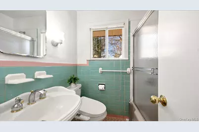 247 Croydon Road, Yonkers, NY 10710 - Photo 31