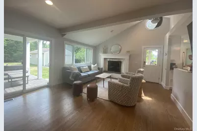 19 W End Avenue, East Quogue, NY 11942 - Photo 3