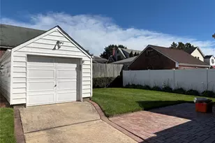 62 Poppy Ave, Franklin Square, NY 11010 - Photo 5