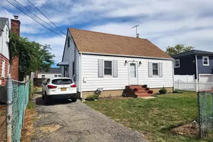 185 Grenada Ave, Roosevelt, NY 11575 - Photo 3