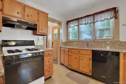 94 Roosevelt Avenue, Kingston, NY 12401 - Photo 11