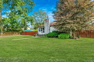 30 Oakdale Ave, Central Islip, NY 11722 - Photo 5