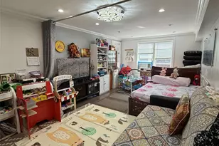 42-40 Bowne St, Flushing, NY 11355 - Photo 15