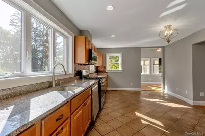 10 Lakeview Avenue, Poughkeepsie, NY 12601 - Photo 9