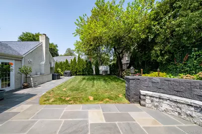 982 Split  Rock Road, Pelham, NY 10803 - Photo 25