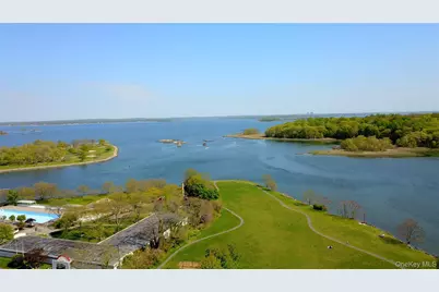 982 Split  Rock Road, Pelham, NY 10803 - Photo 33