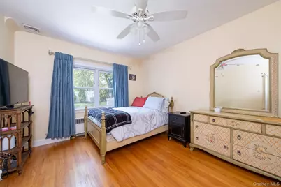 982 Split  Rock Road, Pelham, NY 10803 - Photo 19