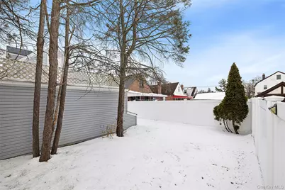 136 3rd Street, New Hyde Park, NY 11040 - Photo 15