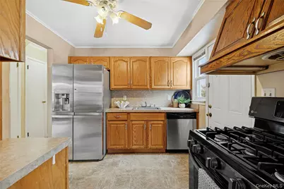 136 3rd Street, New Hyde Park, NY 11040 - Photo 5