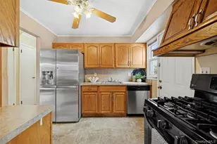 136 3rd St, New Hyde Park, NY 11040 - Photo 5