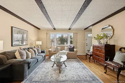 136 3rd Street, New Hyde Park, NY 11040 - Photo 3