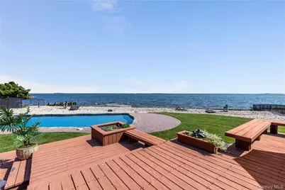 167 Secatogue Lane W, West Islip, NY 11795 - Photo 27