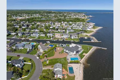 167 Secatogue Lane W, West Islip, NY 11795 - Photo 7