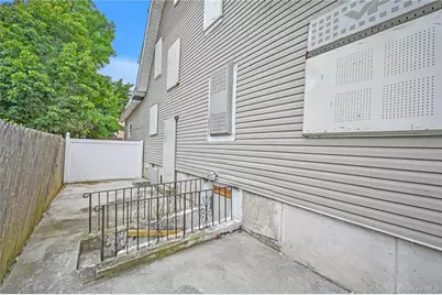 20 E Roosevelt Avenue, Roosevelt, NY 11575 - Photo 19