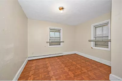 20 E Roosevelt Avenue, Roosevelt, NY 11575 - Photo 11