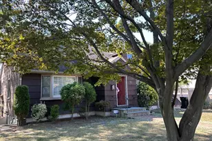 611 Asharoken Blvd, Bay Shore, NY 11706 - Photo 3