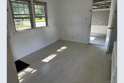 611 Asharoken Boulevard, Bay Shore, NY 11706 - Photo 25