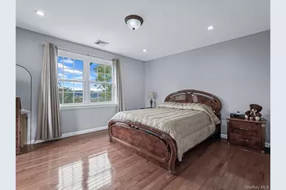 33 Berkshire Road, Yonkers, NY 10710 - Photo 17